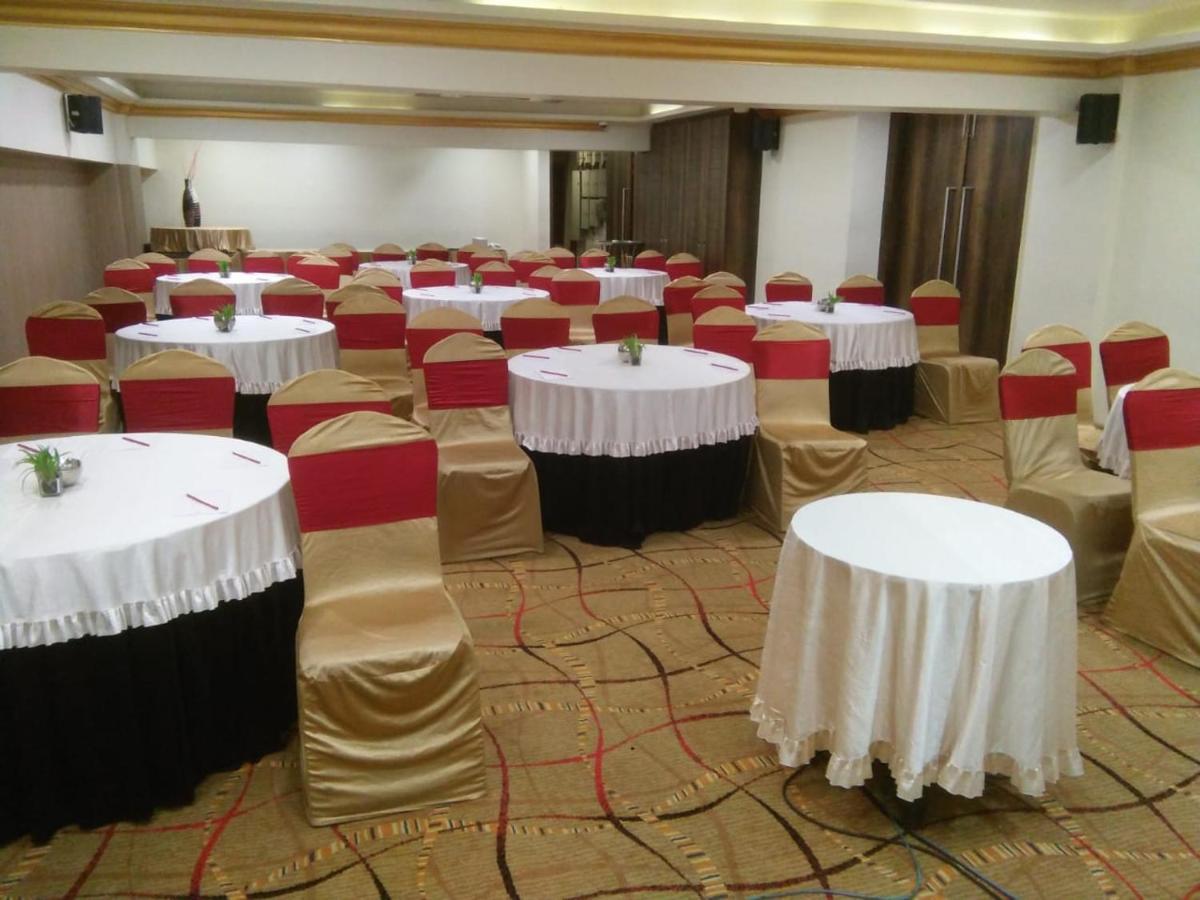 The Fern Residency Rajkot Hotel Exterior photo