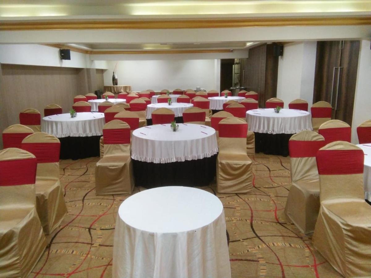 The Fern Residency Rajkot Hotel Exterior photo