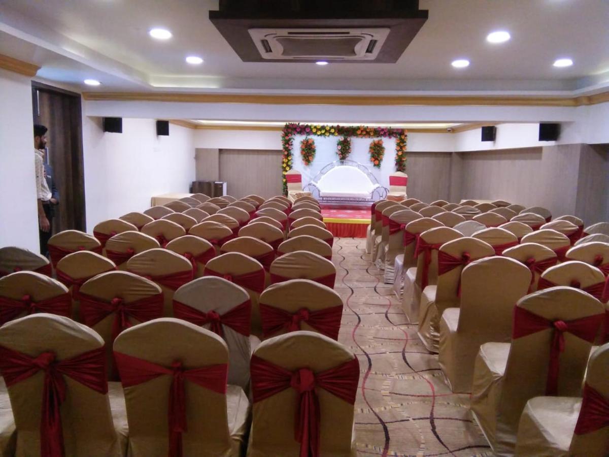 The Fern Residency Rajkot Hotel Exterior photo